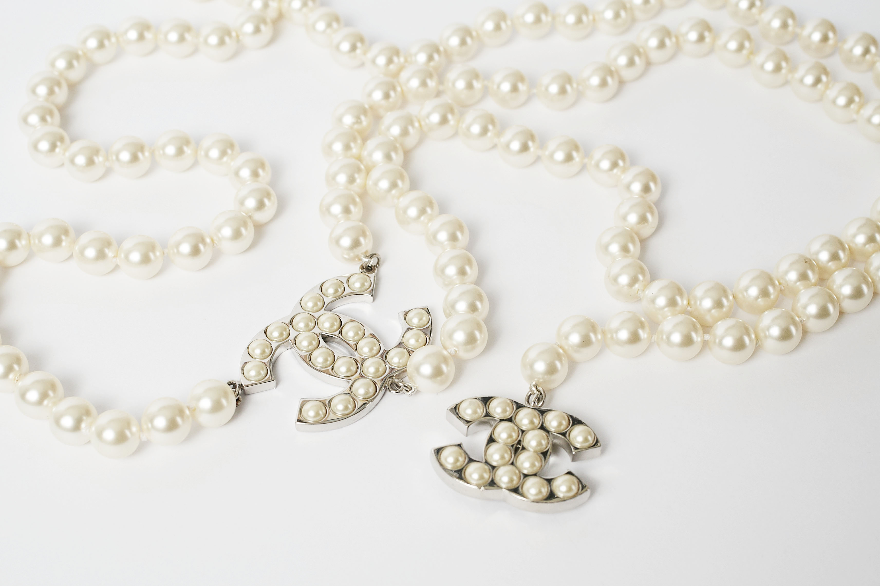 Chanel Faux Pearl CC Necklace | YoogisCloset.com